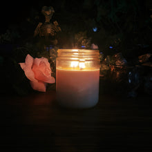 Load image into Gallery viewer, Popcorn 16 oz Handmade Soy Wax Candle